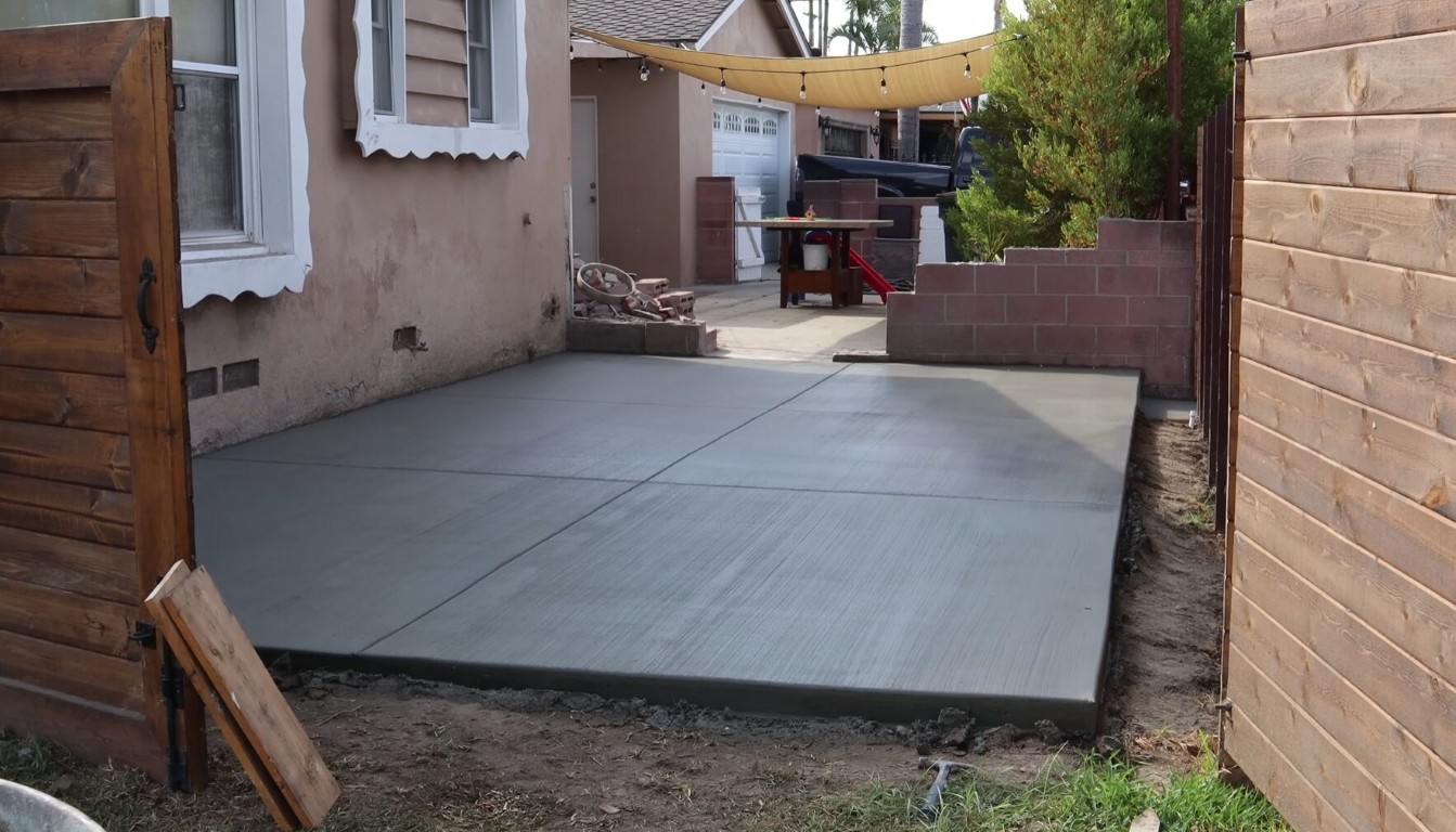 Low maintenance concrete patio in Sumter backyard