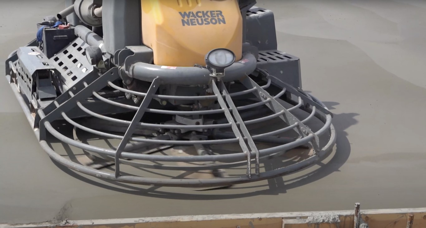 Professional concrete finishing with power trowel equipment